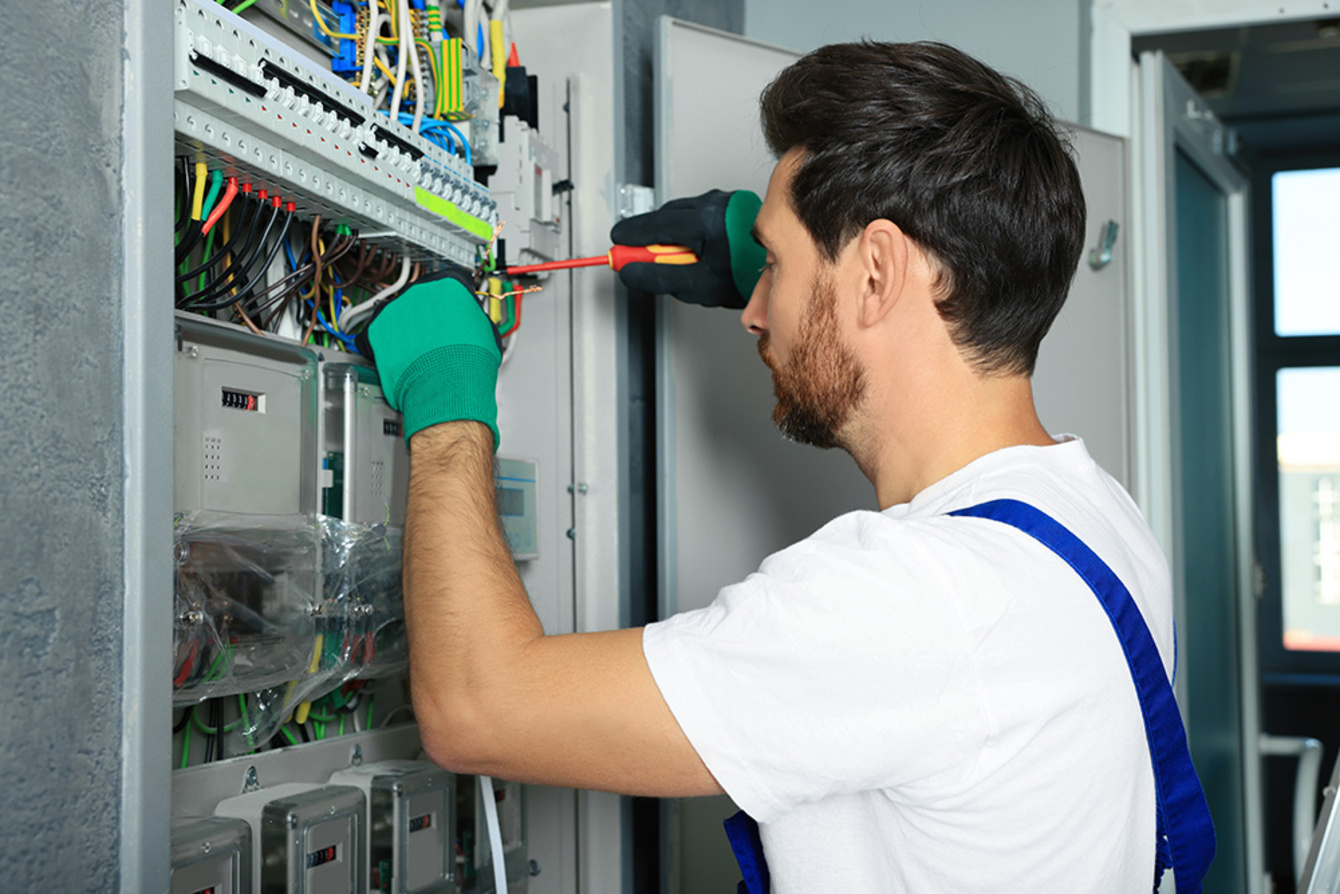 Nieder­spannungs­anlagen bei DSM Elektrotechnik GmbH in Meiningen
